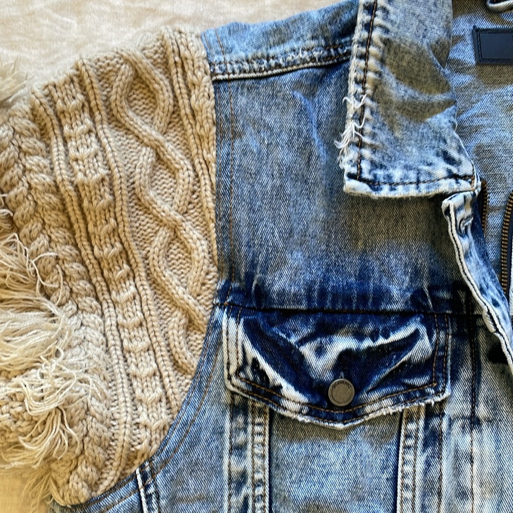 NWOT Blank NYC Large Distressed Denim Jean Jacket with Sweater Sleeves - Picture 8 of 10